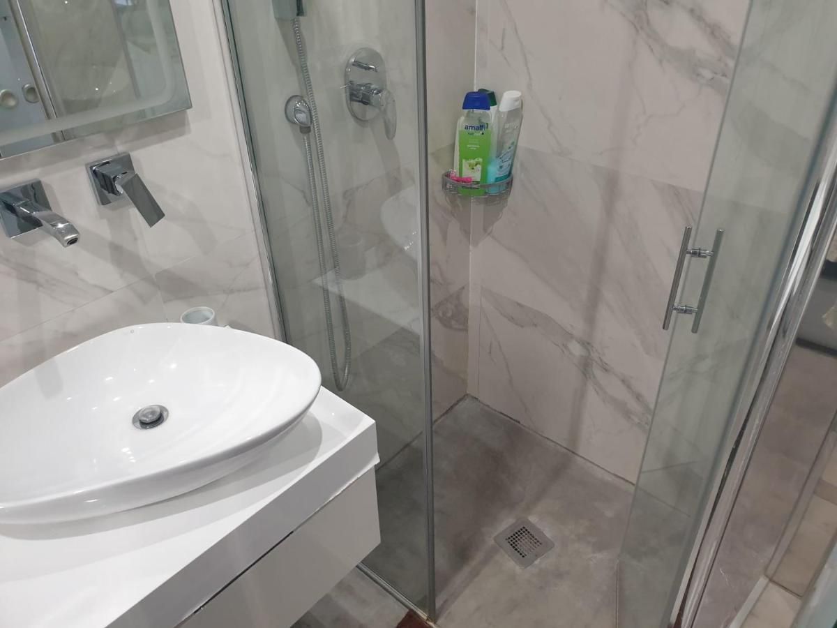 Atico Con Terraza Y Jacuzzi En El Centro Lejlighed Valencia Eksteriør billede