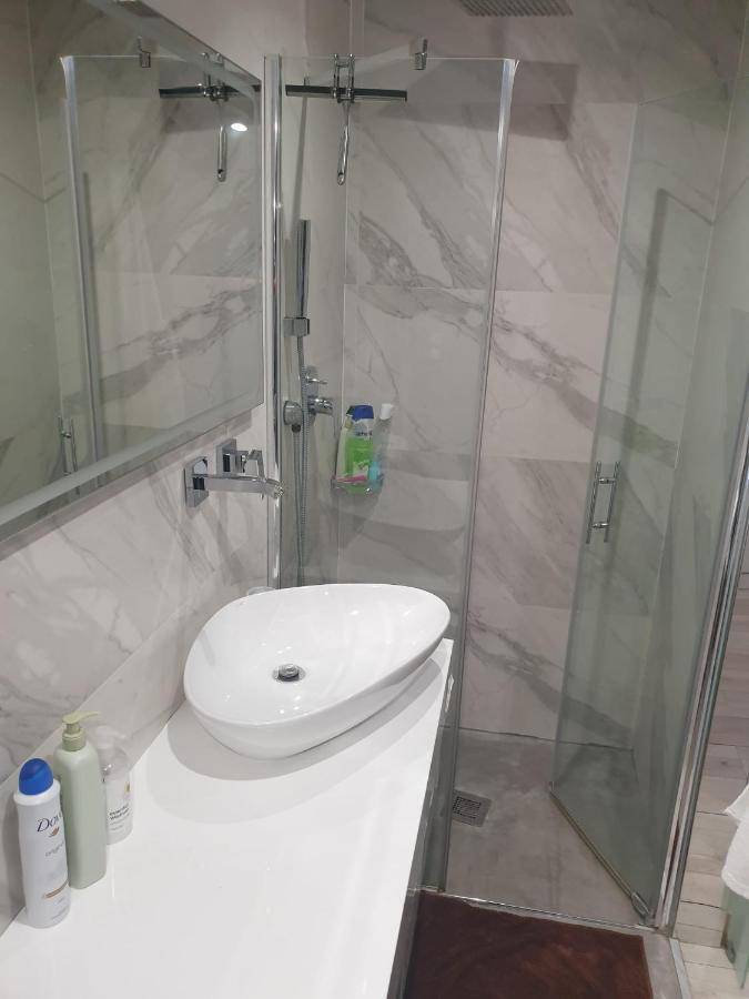 Atico Con Terraza Y Jacuzzi En El Centro Lejlighed Valencia Eksteriør billede